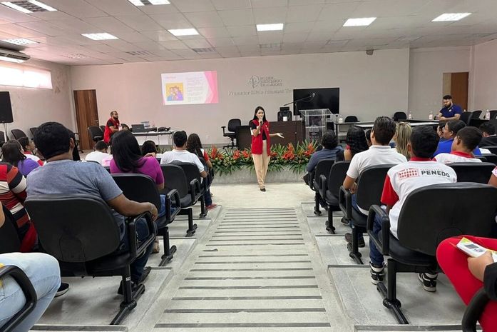 Agosto Lilás em Penedo: palestra sobre violência doméstica leva informação para estudantes da rede pública municipal