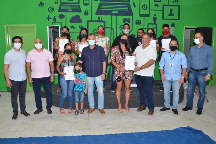 Dezenas de miguelenses recebem certificados de cursos profissionalizantes