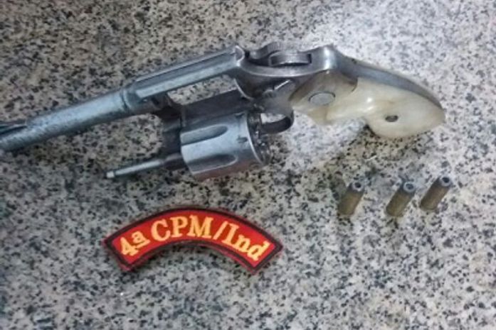 Polícia prende suspeitos de roubo de carro e porte ilegal de armas em Capela