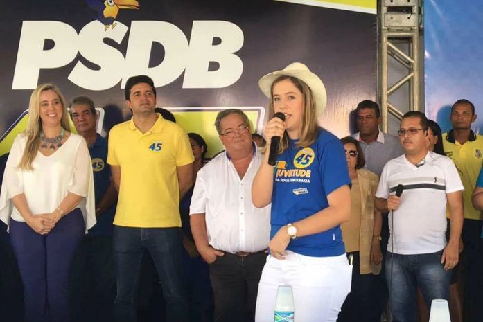 Aos 20 anos, filha de ex-prefeito e prefeita vai disputar cadeira na ALE