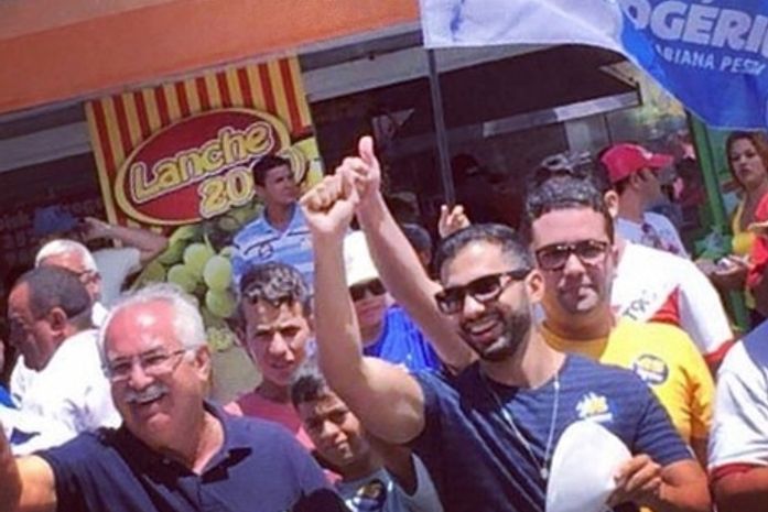 Rogério ao lado do filho que quer ser deputado
