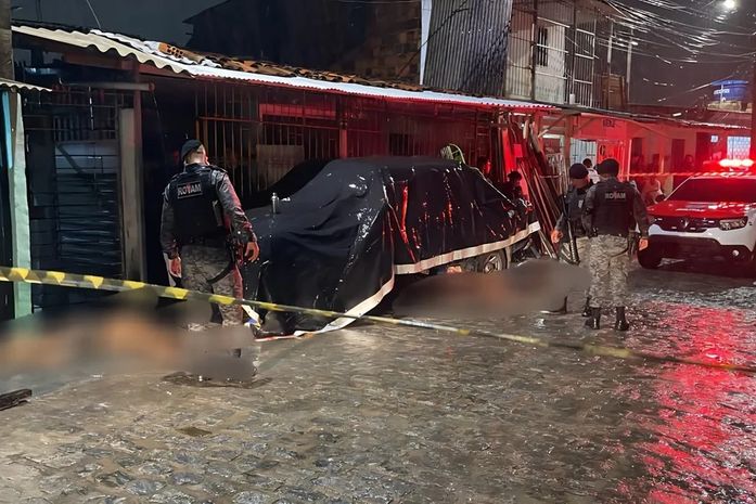 Ataque a tiros no Feitosa deixa dois jovens mortos