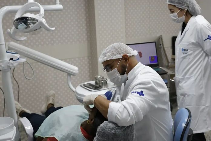 Projeto que eleva piso de médicos e dentistas para R$ 13,6 mil avança no Senado