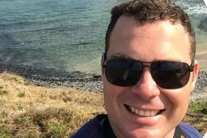 Polícia conclui inquérito e indicia suspeito de matar fotógrafo na orla de Maceió por latrocínio; homem segue foragido