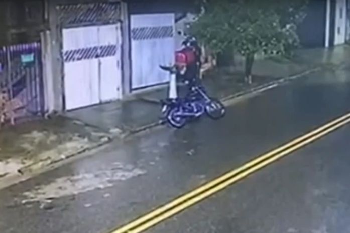 Entregador é morto a tiros