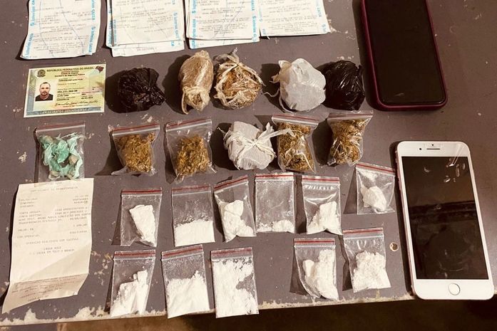 Homem é preso com drogas e comprovantes bancários de R$ 38 mil ligados ao tráfico no Litoral Norte