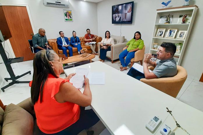 Prefeita Tia Júlia discute campanha para destinação do Imposto de Renda em favor de crianças e adolescentes