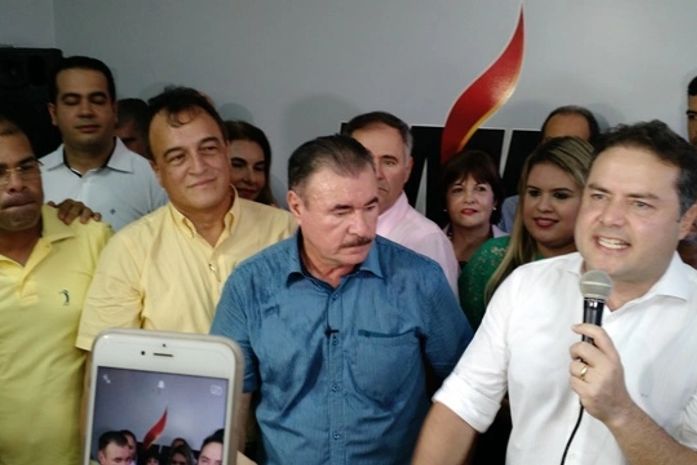 Almeida: uma derrota que complica o PMDB