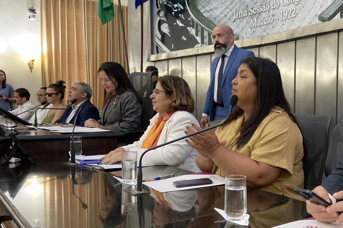 Secretária Maria Silva e ministra Cida Gonçalves debatem políticas públicas voltadas às marisqueiras