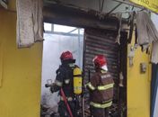 Incêndio destruiu fachada e interior da loja de ciclopeças.