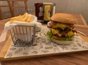 Franquia de bar e restaurante chega a Maceió em alto estilo
