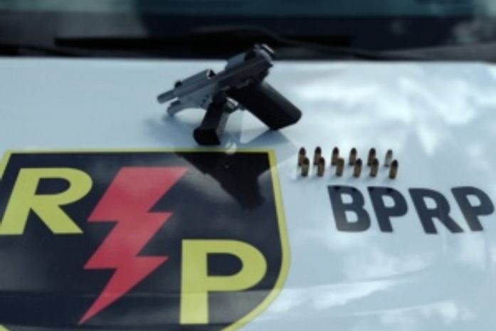 Dupla suspeita de roubos é presa com pistola no Bom Parto