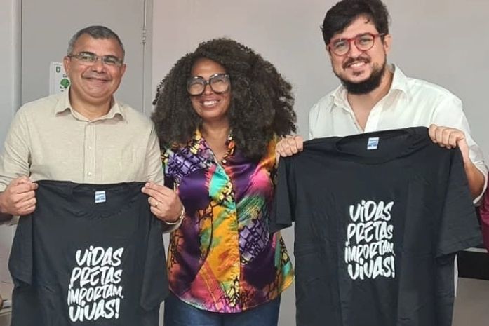 Em uma empática quebra de protocolo, o secretário SSP/AL cedeu seu lugar à mesa ao gestor do Comitê de Busca por Pessoas Desaparecidas. Muito legal!