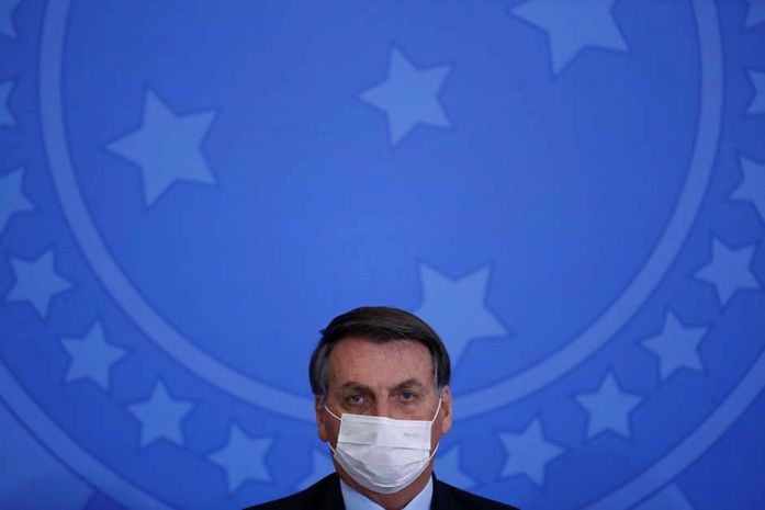 Bolsonaro cita major e "excelentes currículos" para o MEC
