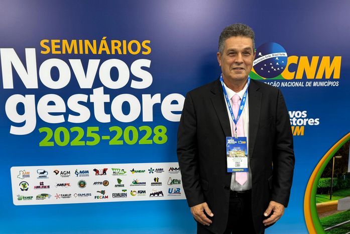 Prefeito reeleito de Branquinha participa
de Seminário em Brasília