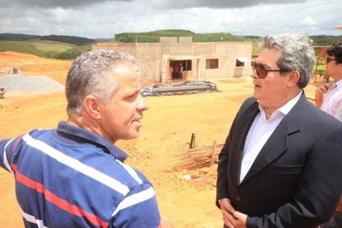 Secretário visitou as obras do novo Matadouro Municipal, na região Chã dos Costas, Viçosa (Foto: Raul Plácido)