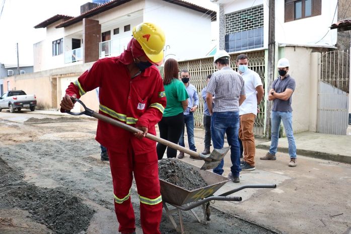 A convite da Arsal comissão de vereadores visita obras de saneamento em Maceió