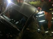 Carro capota e fica preso em ribanceira na BR-316, em Palmeira dos Índios
