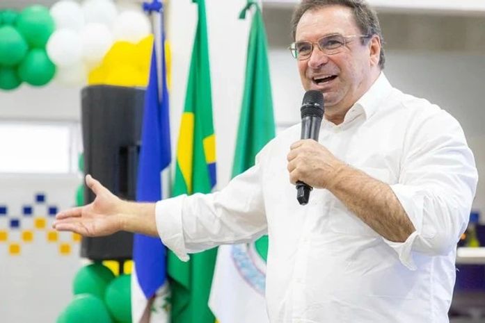 Prefeito Luciano Barbosa assina ordem de serviço para obras no Vale do Perucaba nesta segunda (6)