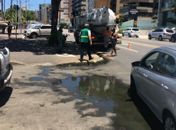 Transbordamento de esgoto em via pública