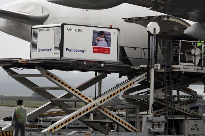 Chega em São Paulo avião com 6 mil litros de IFA para o Butantan