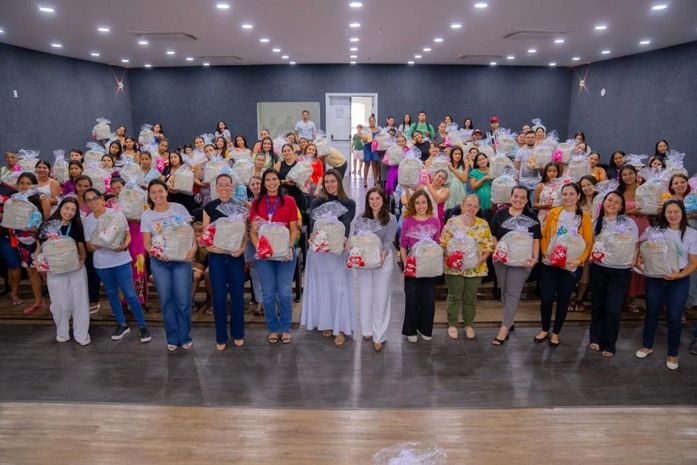 Para mais de cem gestantes, Prefeitura realiza a entrega dos kits do Programa Mãe Arapiraquense