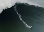 Maya Gabeira quebra recorde de maior onda já surfada por uma mulher