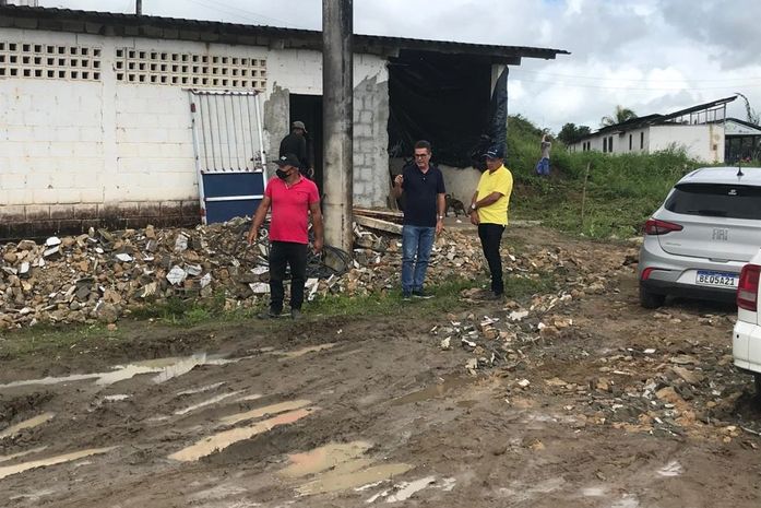 Prefeito de Branquinha acompanha reforma de galpões que serão aproveitados para depósito e almoxarifado da administração