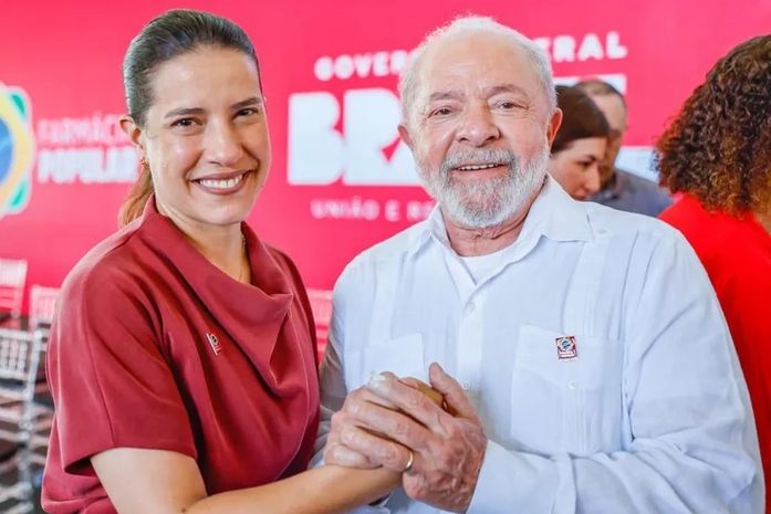 A imprensa bate, e Lula faz política