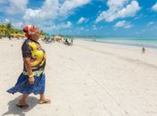  Maria,do Quilombo Lagoa do Algodão realizou um desejo guardado a 7 chaves, durante 75 anos. Ela conheceu o mar, de Maceió.