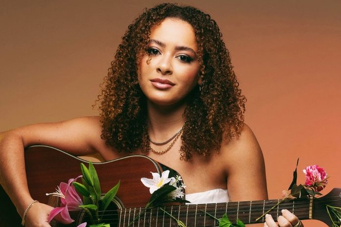 Carol Coelho revela-se letrista pop e lança seu primeiro EP sertanejo: Ouça “Vol. 1”