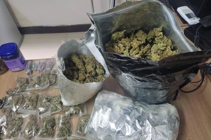 Motoboy suspeito de tráfico por delivery é preso em Maceió durante operação da PF com maconha e haxixe