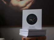 Amanda Bambu lança o fotolivro Aquário no dia 26 de setembro, no Carambola Lab

