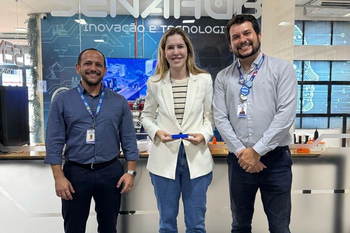 Cibele Moura é homenageada durante visita ao Senai Poço; deputada é autora de projeto que cria Dia do Sistema S