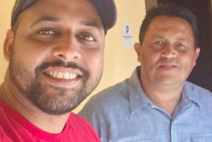 Helder Ferro o homem da arma ao lado de seu candidato Josias Aprígio, que vai responder pela bronca