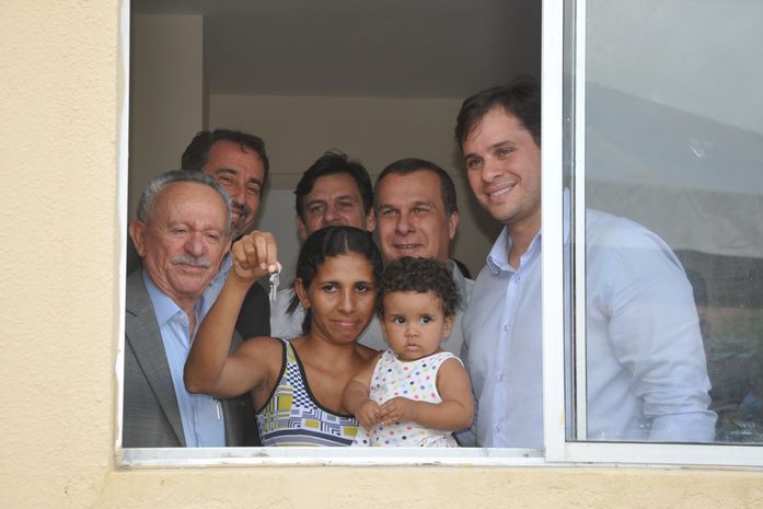 O prefeito Cacau conseguiu antecipar a entrega de parte das unidades habitacionais junto ao Ministério das Cidades e Caixa Econômica Federal.