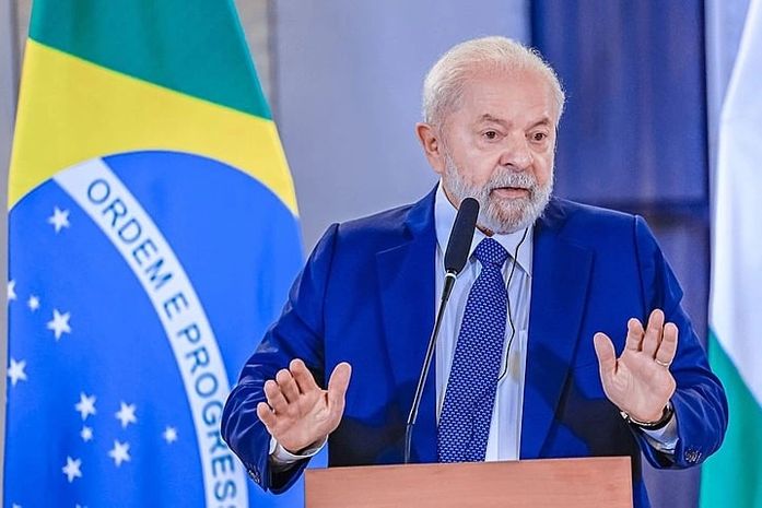 A esquerda que bate em Lula e no governo