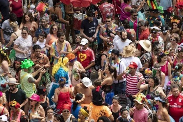 Cervejaria oferece auxílio de até R$ 255 para ambulante que não vai trabalhar no carnaval; veja como se cadastrar