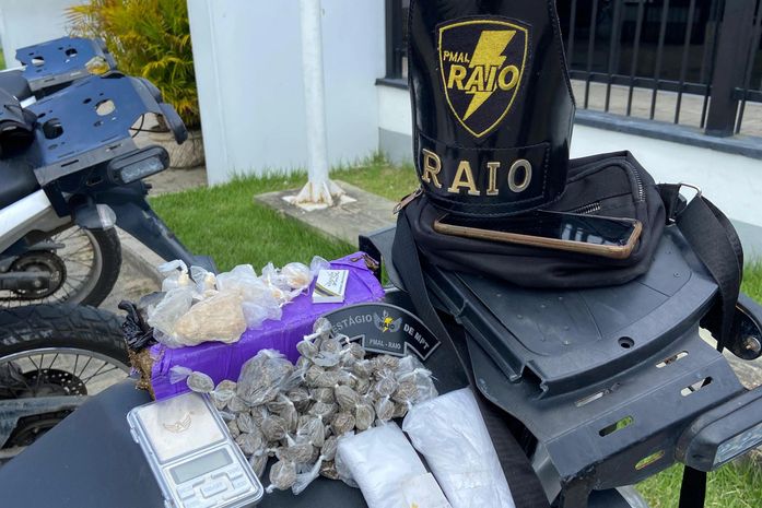 Jovem é preso com maconha, crack e cocaína na parte alta de Maceió