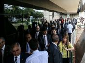 Parlamentares do PSDB chegam ao Centro Cultural Banco do Brasil (CCBB), para reunião com Bolsonaro e a equipe de transição.