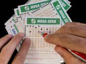 Mega-Sena pode pagar R$ 2 milhões neste sábado