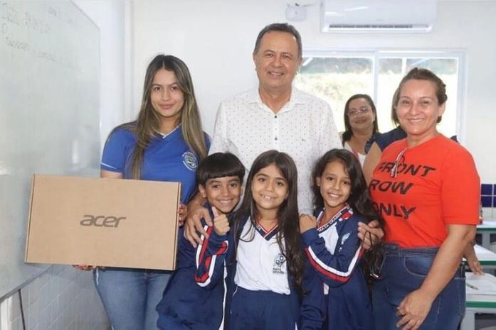 Mais de 6 mil alunos de Mata Grande são contemplados com fardamento escolar