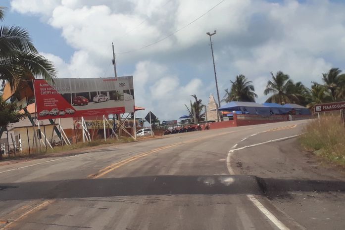 Quebra-molas instalados na entrada do Mirante da Praia do Gunga