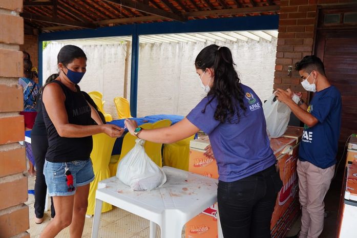 APAE de Palmeira dos Índios doa kits de proteínas para famílias assistidas pela instituição