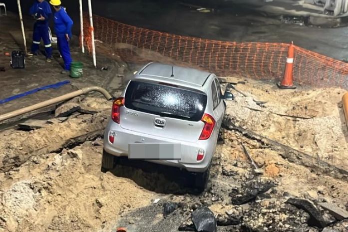 Vídeo: carro invade obra na Avenida Pilar após atropelar pedestre