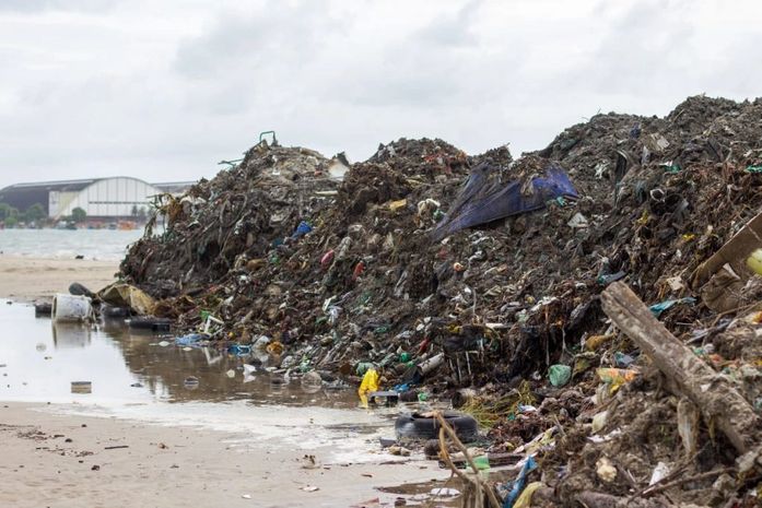 Limpeza na praia da Avenida retira 700 toneladas de lixo da foz do Salgadinho