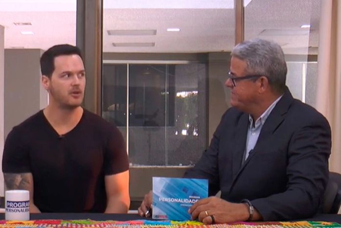 Programa Personalidades entrevista o cantor Antuan