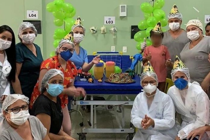 Menino agredido e queimado por padrasto em Pão de Açúcar ganha festa de aniversário no HEA, em Arapiraca