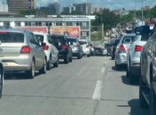 Trânsito da Avenida da Paz é liberado após retirada de restos da demolição de prédio; Av. Deputado Humberto Mendes segue interditada