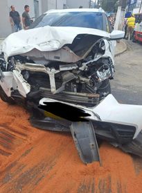 Colisão entre carros deixa três feridos no Poço, em Maceió